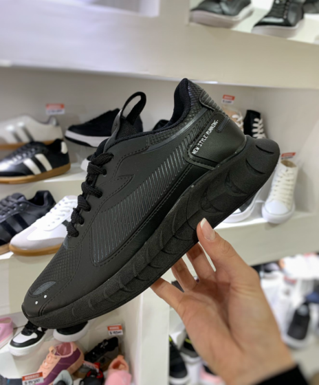 Zapatilla Napoli Negra – Diseño deportivo con actitud