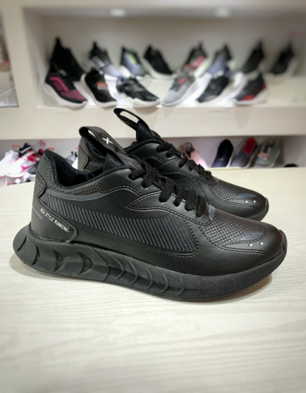 Zapatilla Napoli Negra – Diseño deportivo con actitud